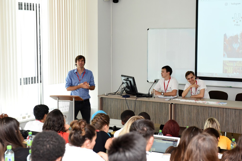 Volunteers attended lectures on a range of subjects ©FISU