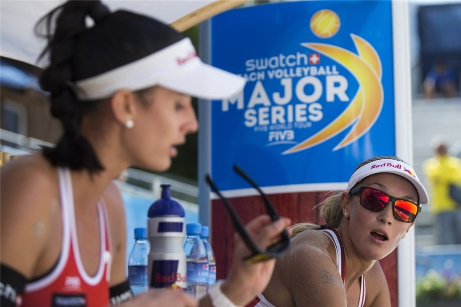 Home favourites Joana Heidrich and Anouk Verge-Depre won both their pool play matches today ©FIVB