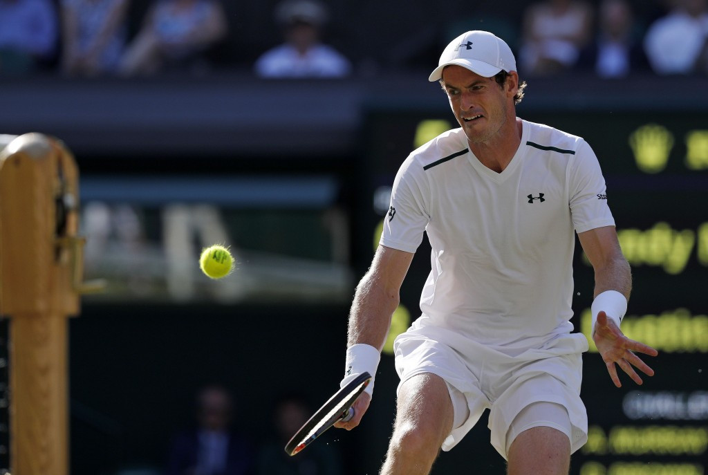 Murray continues defence of Wimbledon crown with routine win