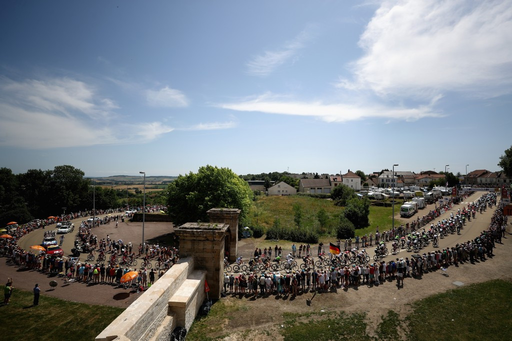 Spectators continued to pack the roadside as the peloton sped by ©Getty Images