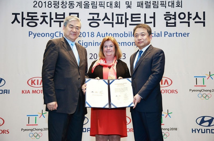 Pyeongchang 2018 President Cho Yang-ho, IOC Coordination Commission chair Gunilla Lindberg and Hyundai and Kia Motors President Jung Jin Haeng unveil the sponsorship ©Pyeongchang 2018