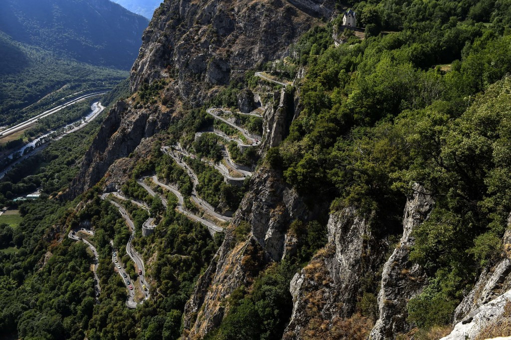 Chris Froome negotiated the final climb of the day up the Lacets de Montvernier with ease to maintain his overall lead