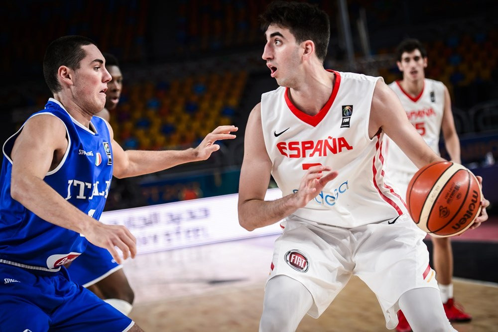 Italy and Spain were locked in a topsy-turvy encounter in the first semi-final ©FIBA/Twitter