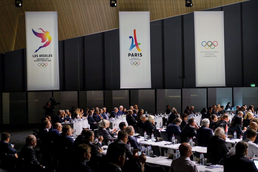 Branding for the two candidatures and for the IOC during the Extraordinary Session ©Getty Images