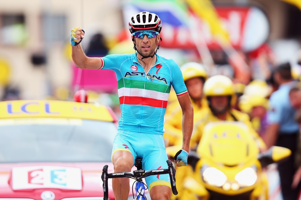 Defending champion Nibali claims Tour de France stage 19 as Froome suffers setback