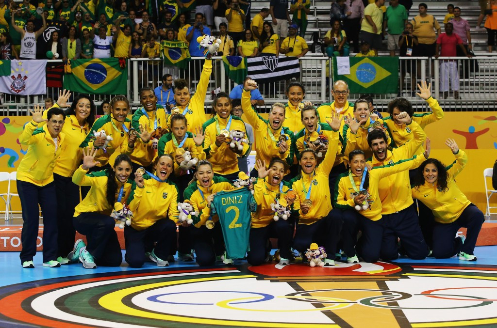 Brazil posed for a team photo following their triumph ©Getty Images