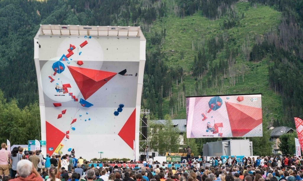 Several climbers succeeded in reaching the top of the wall in Chamonix ©IFSC