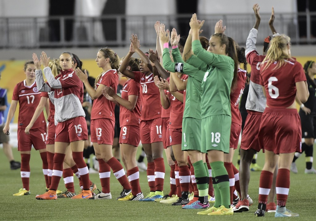 Canada's players applaud their supporters after the defeat ©Getty Images