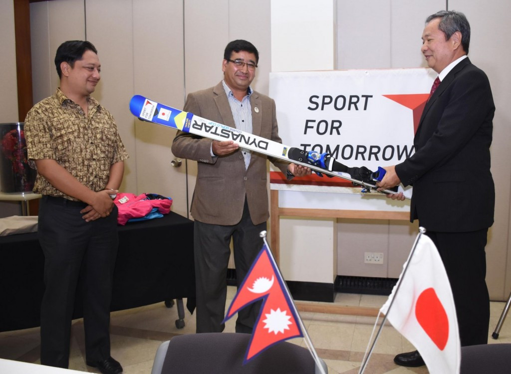 The equipment is handed over to Nepal Olympic Committee President Jeevan Ram Shrestha ©NOC