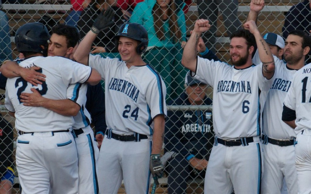 Argentina are one of half-a-dozen nations still in medal contention at the Men's Softball World Championship ©WBSC