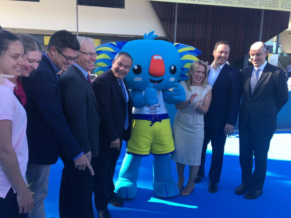 Gold Coast 2018 chairman Peter Beattie, fourth left, and Mayor Tom Tate, fifth left, helped open the hockey centre ©Twitter/Peter Beattie