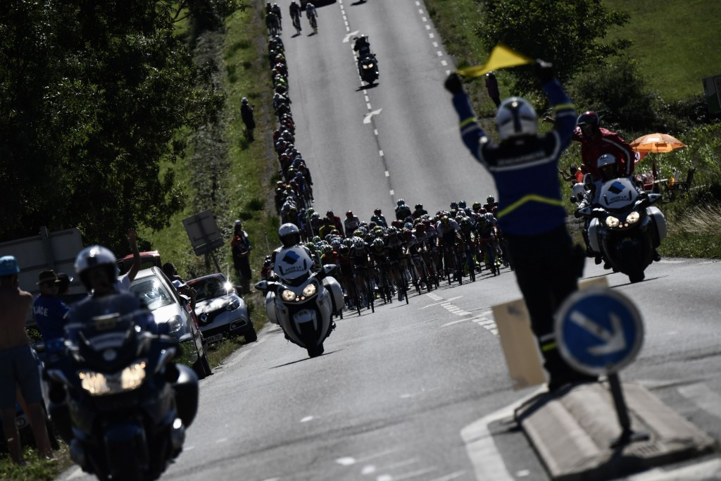 Froome regains race lead at Tour de France