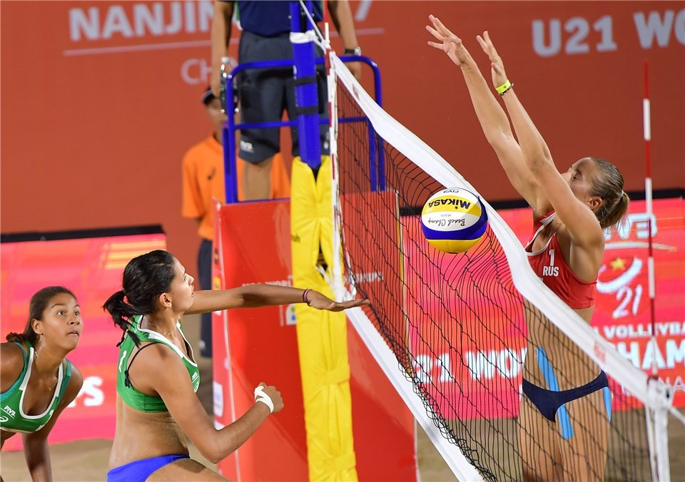 Brazil's Eduarda Santos Lisboa and Ana Patricia Silva Ramos, left, won one of two gold medals for Brazil today ©FIVB