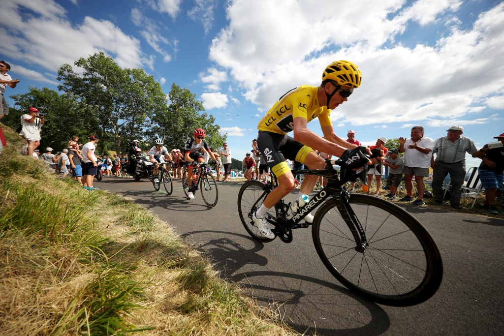 Chris Froome overcame a mechanical problem to retain the overall race lead ©Getty Images