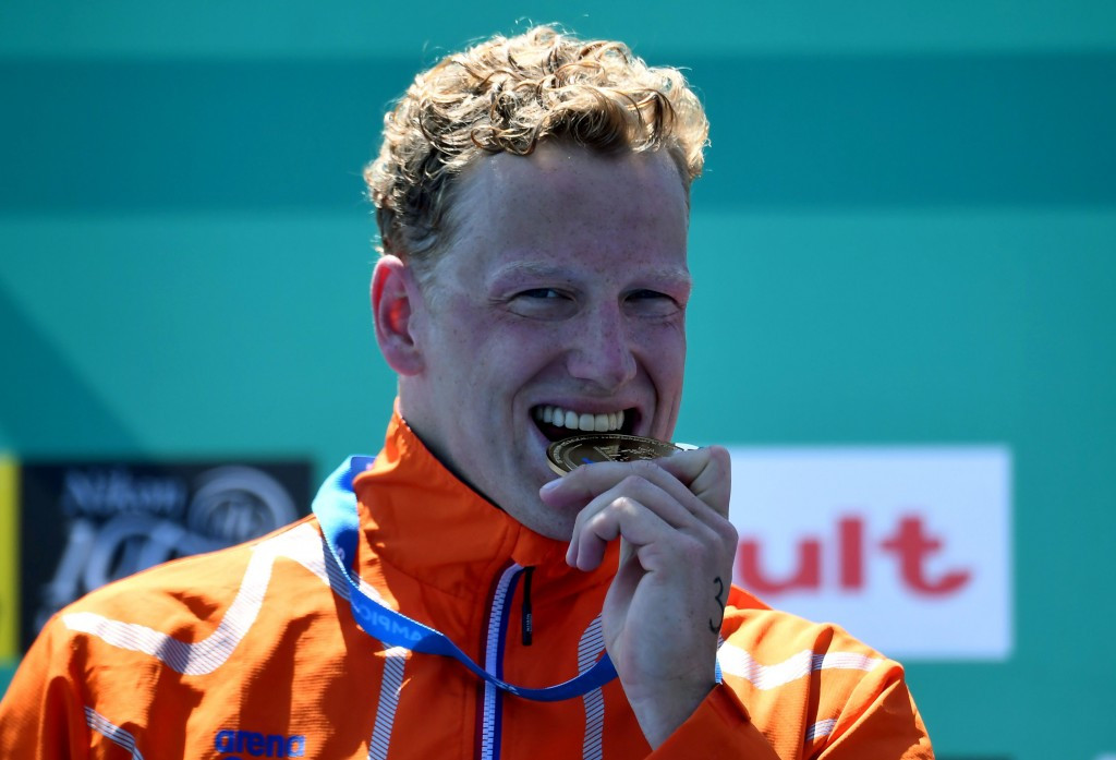 Ferry Weertman celebrates winning 10km open water swimming gold ©Getty Images