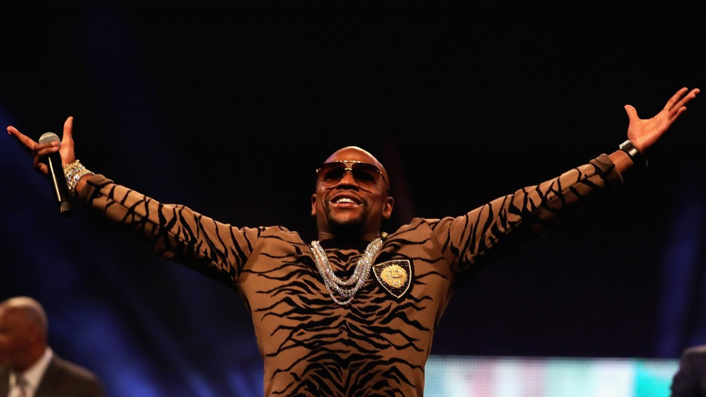 Floyd Mayweather Jnr plays his part to the crowd as he promotes his fight with Conor McGregor ©Getty Images