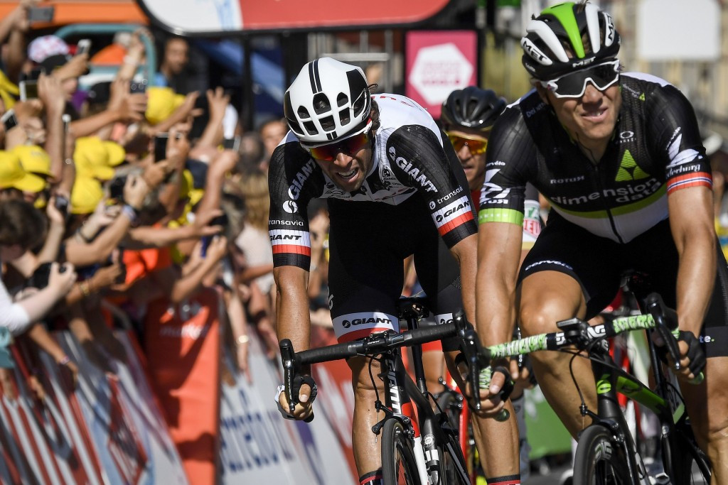 Michael Matthews, left, held off closest rival Edvald Boasson Hagen, right ©Getty Images