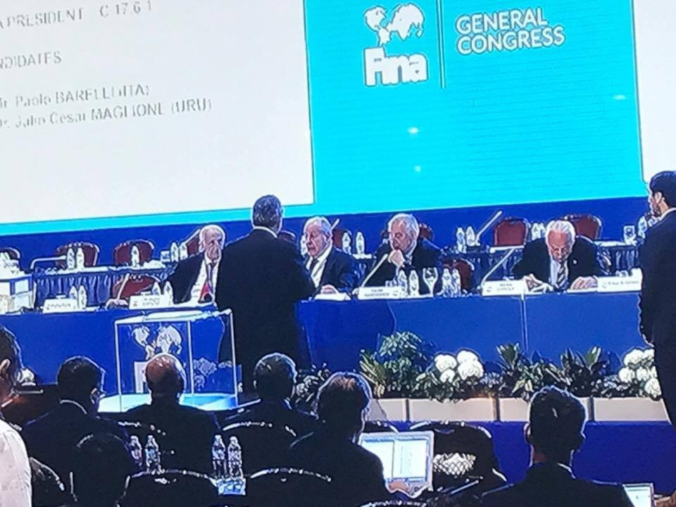 Paolo Barelli attempted unsuccessfully to present his bid for President to the FINA Congress ©ITG