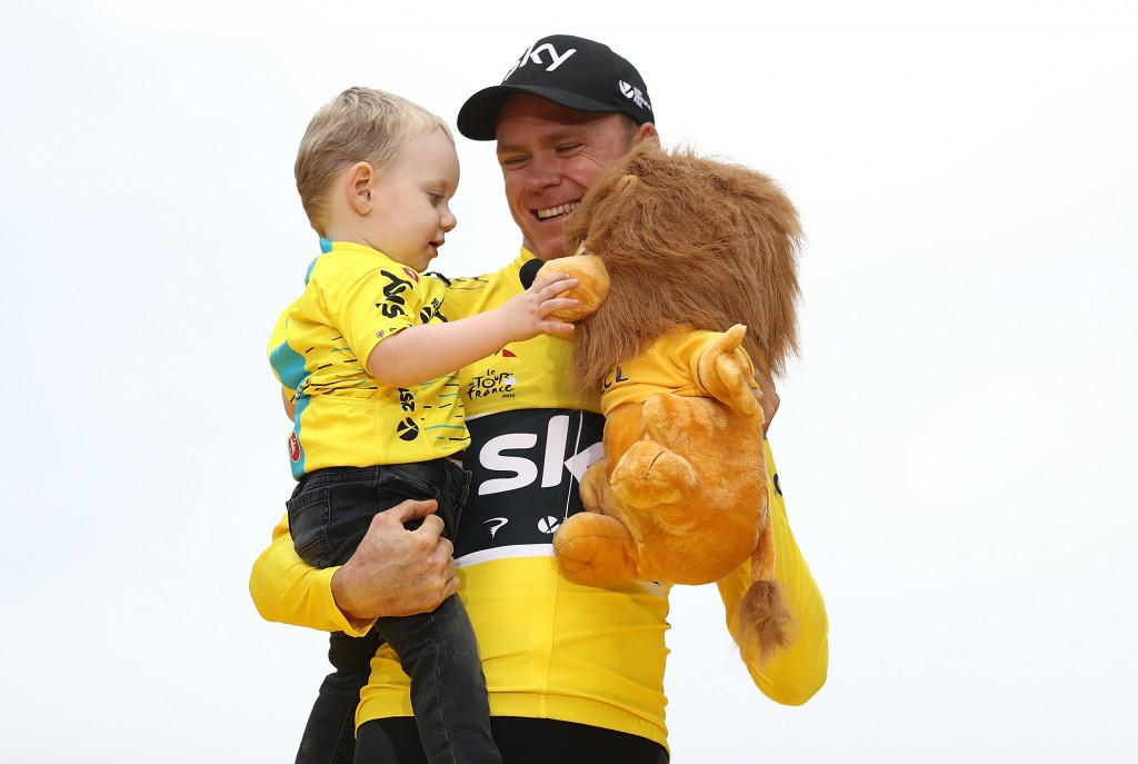 Chris Froome celebrates with his son Kellan on the podium ©Getty Images