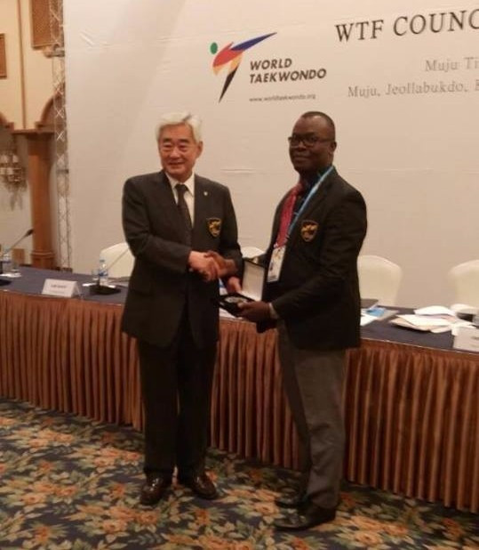 WTF President Chungwon Choue, left, handed Jonathan Nnaji, right, his award ©NTF
