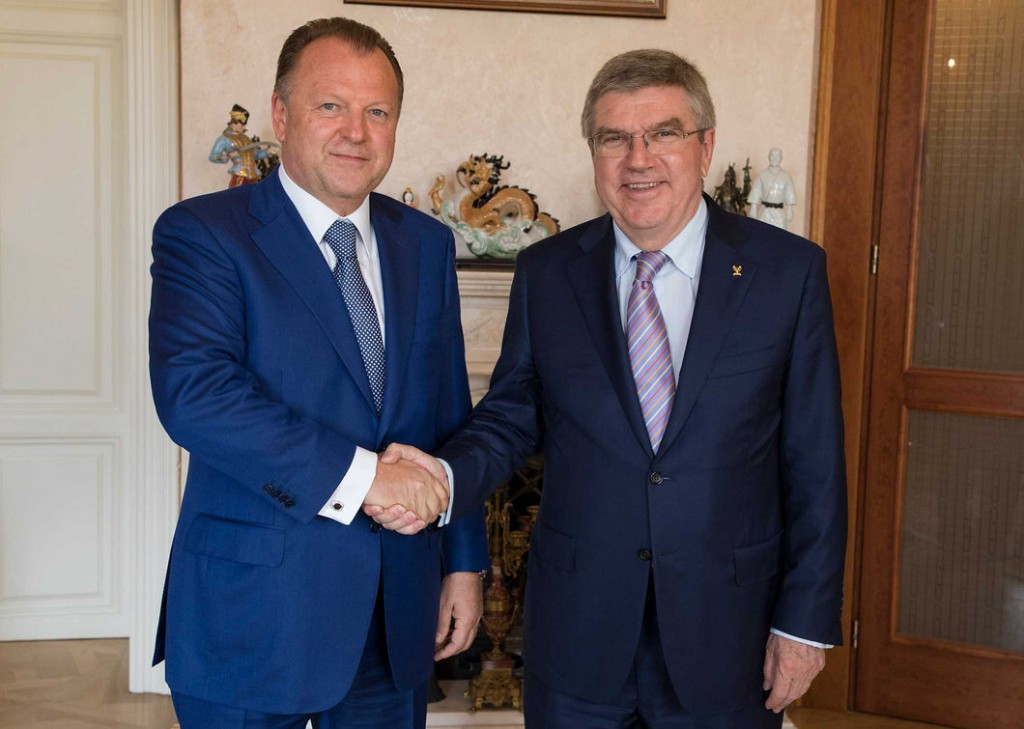 Marius Vizer, left, met with IOC President Thomas Bach at the IJF offices in Budapest ©IOC