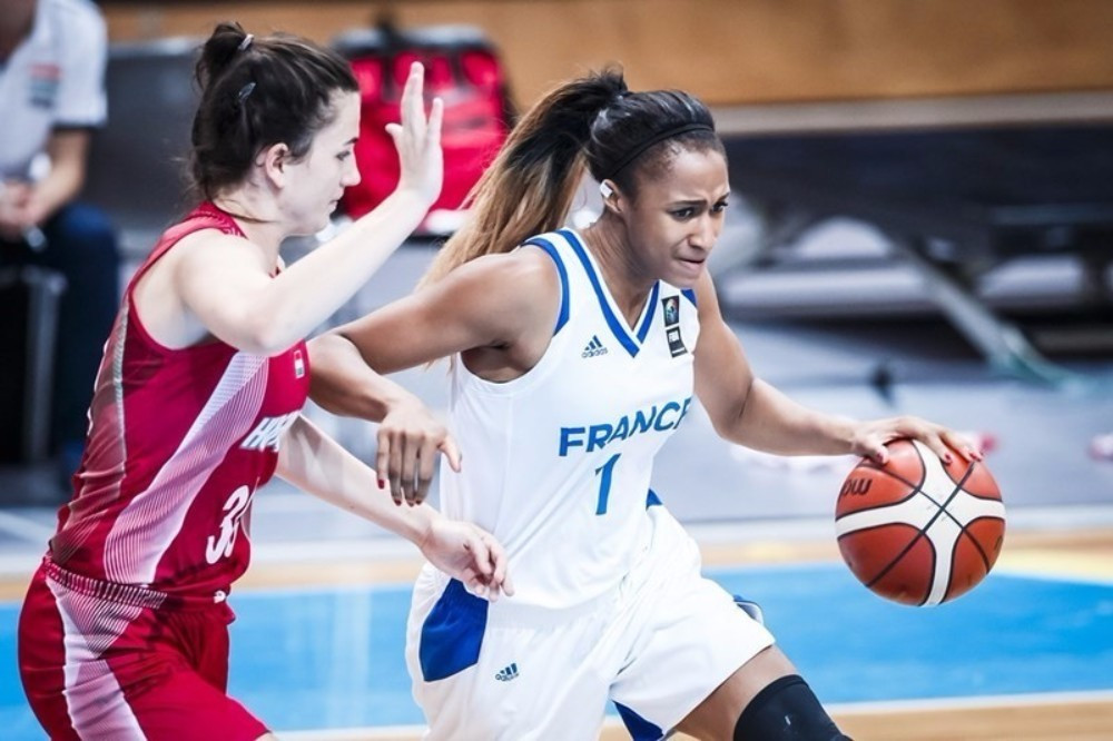France progressed to the last eight by beating Hungary ©FIBA