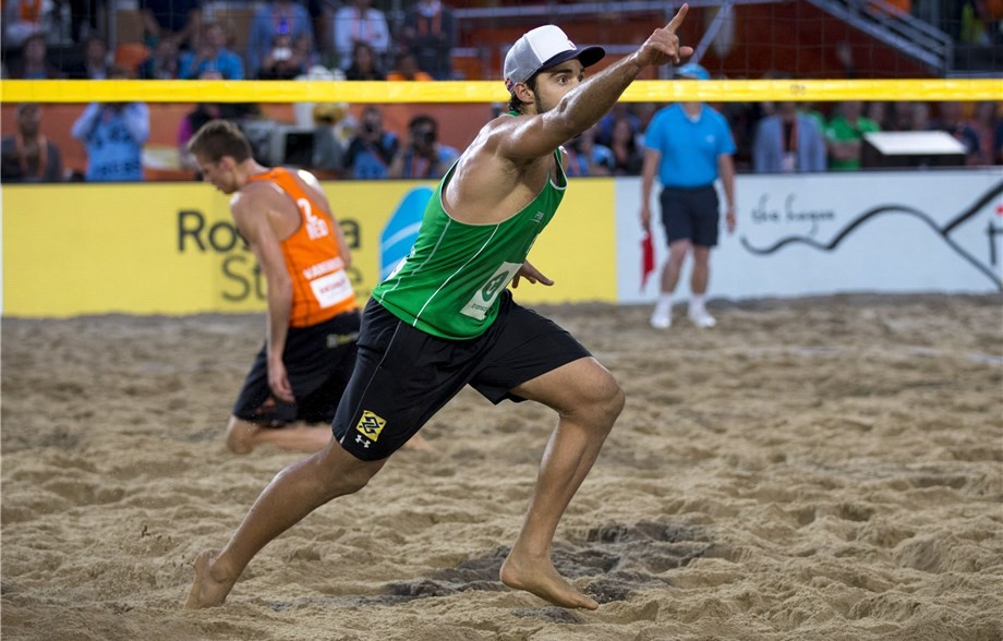 Olympic champions Alison Cerutti and Bruno Oscar Schmidt, pictured, will be looking to defend their title at the FIVB Beach Volleyball World Championships in Vienna ©FIVB