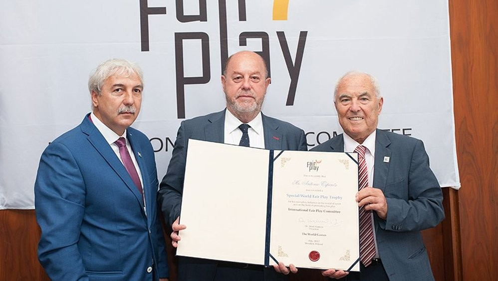 WKF President Espinós receives fair play award 