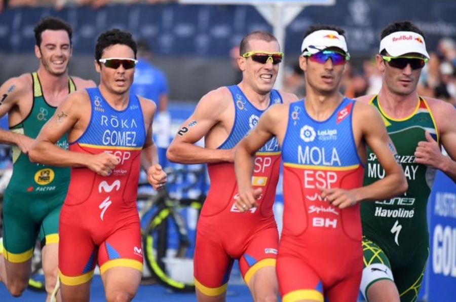 Mario Mola, front right, currently leads the men's WTS standings ©ITU