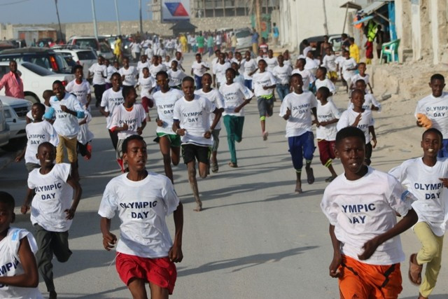 More than 200 youngsters took part in a fun run in Mogadishu to celebrate Olympic Day ©GOS