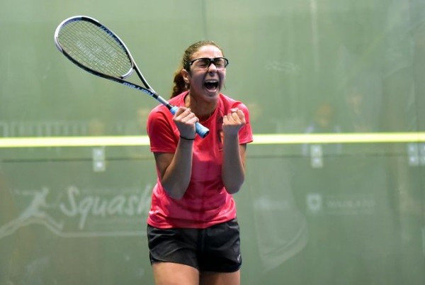 Hania El Hammamy celebrates winning her rubber in the final ©Getty Images