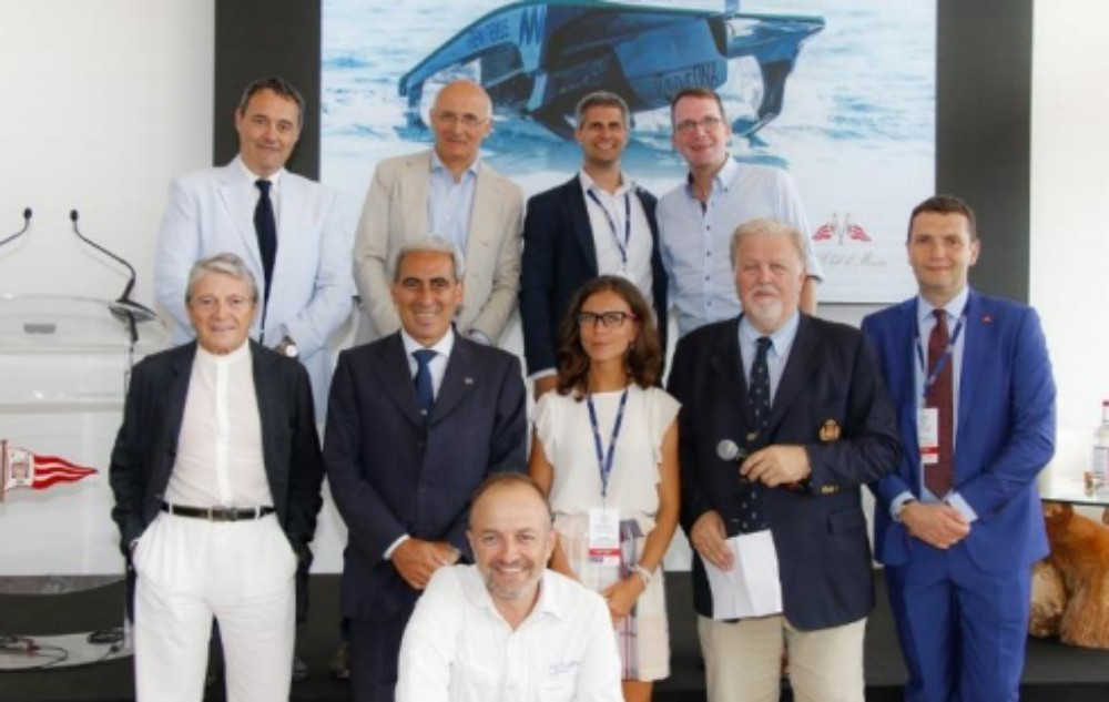 Representatives from four motorsport federations were all present ©UIM