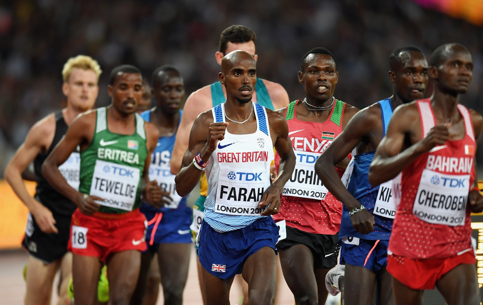 Athletes race in the men's 10,000m final ©Getty Images