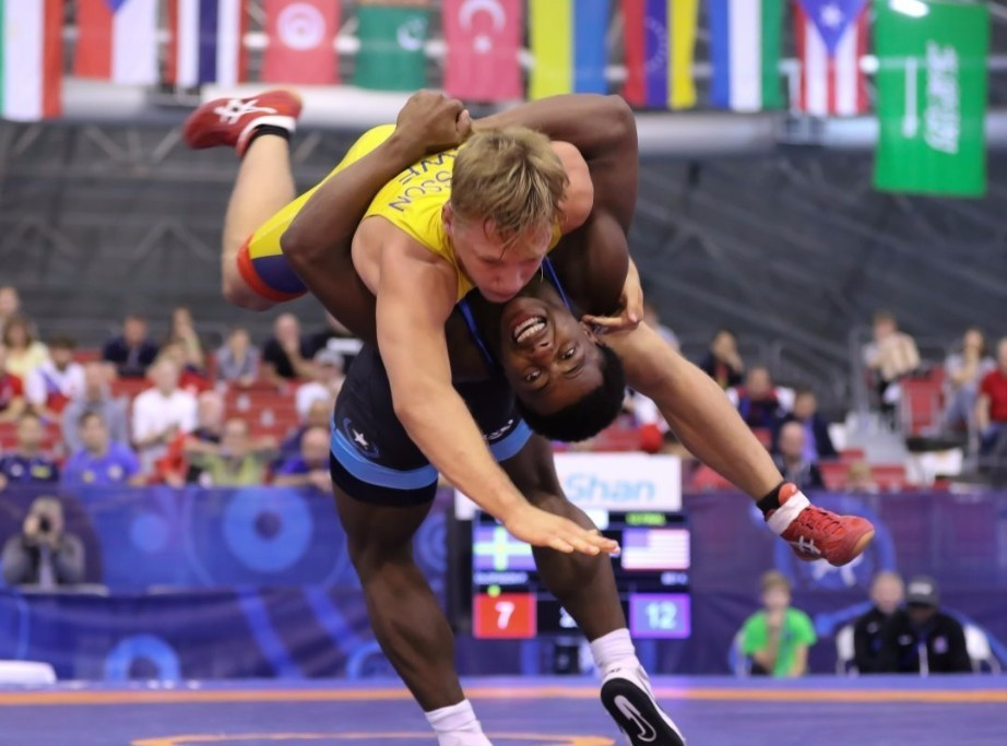 America's Kamal Bey, bottom, was victorious in the 74kg competition ©UWW