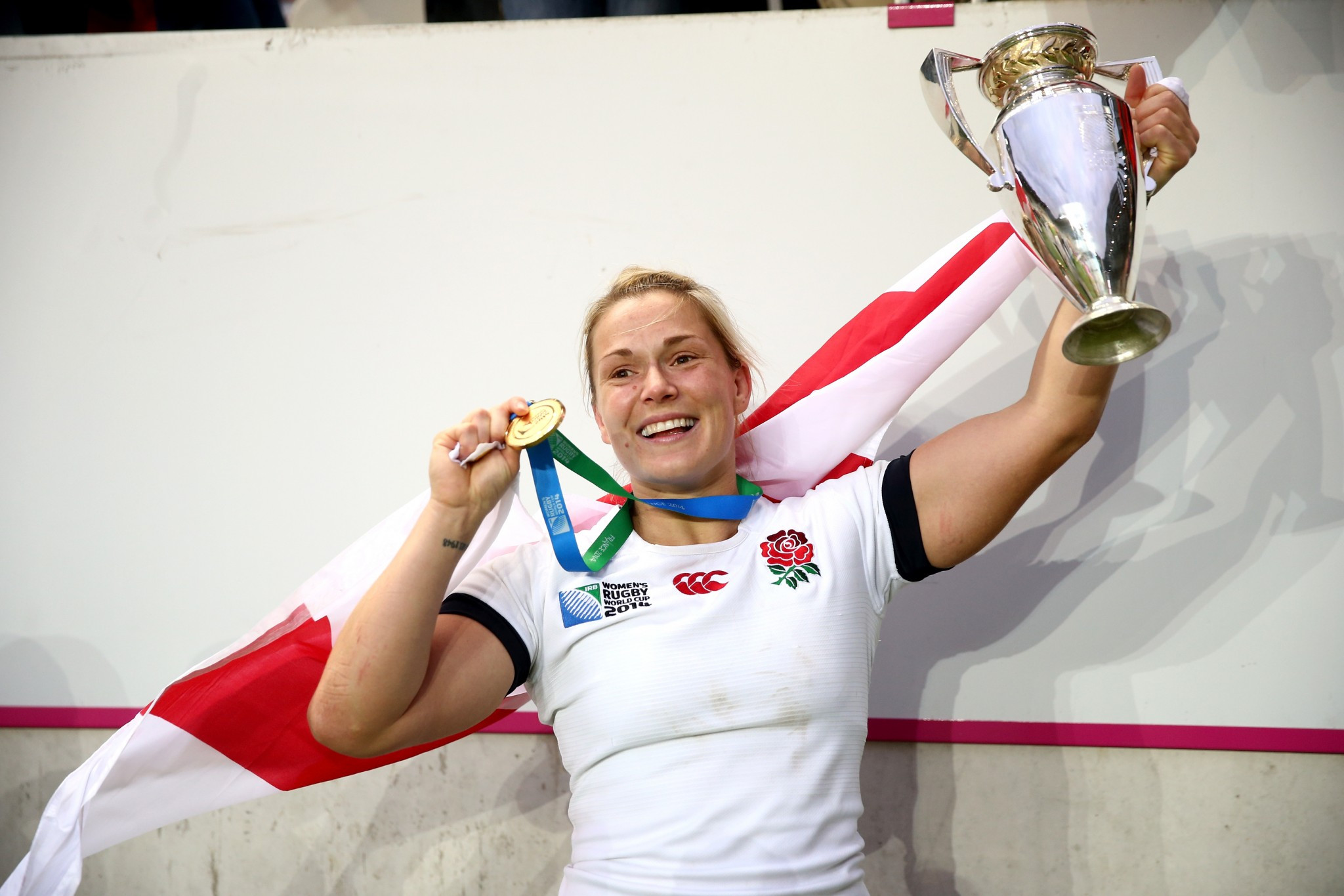 England's Rachael Burford holds the Women's Rugby World Cup aloft in 2014. But the side's contracts will not be renewed by the RFU after their impending defence of the trophy in Ireland ©Getty Images