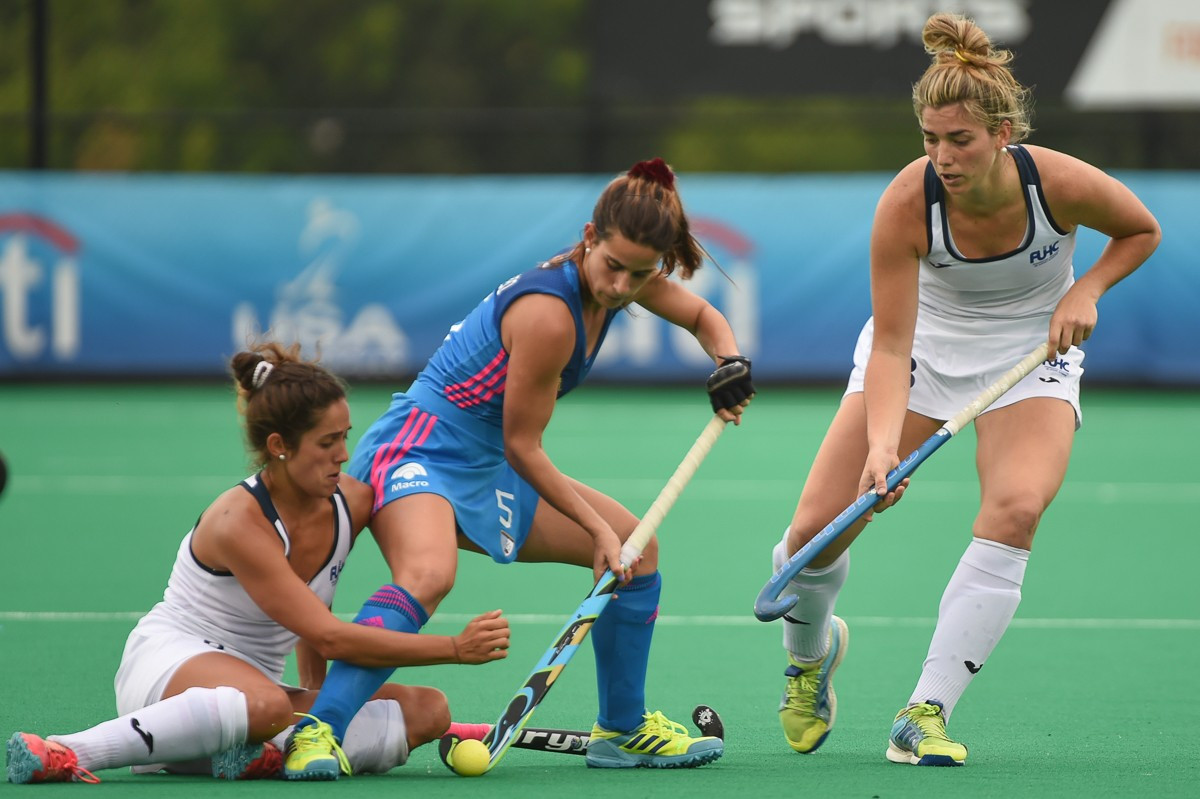 Argentina comfortably beat Uruguay 6-0 in Group A ©PAHF