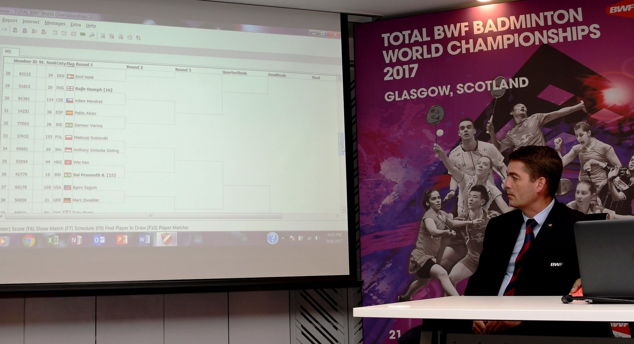 BWF President Poul-Erik Høyer electronically carried out the draw for the men's singles ©BWF