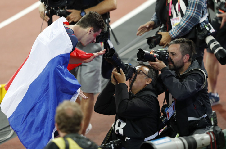 Bosse plays to the cameras after securing the world 800m title in London ©Getty Images