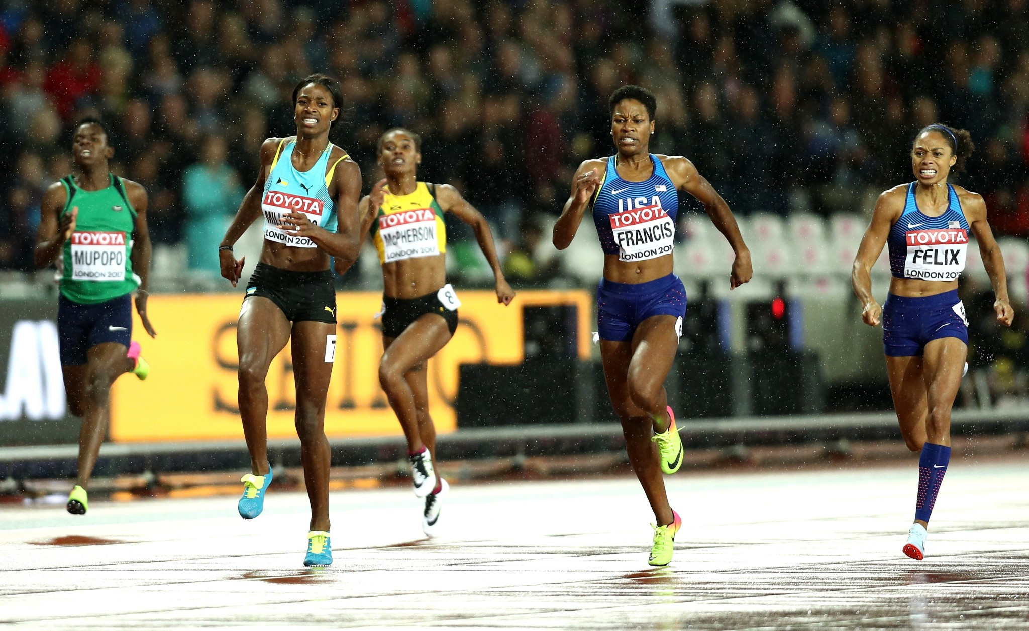 Shaunae Miller-Uibo of The Bahamas faltered as she appeared destined for victory in the women's 400m ©Getty Images