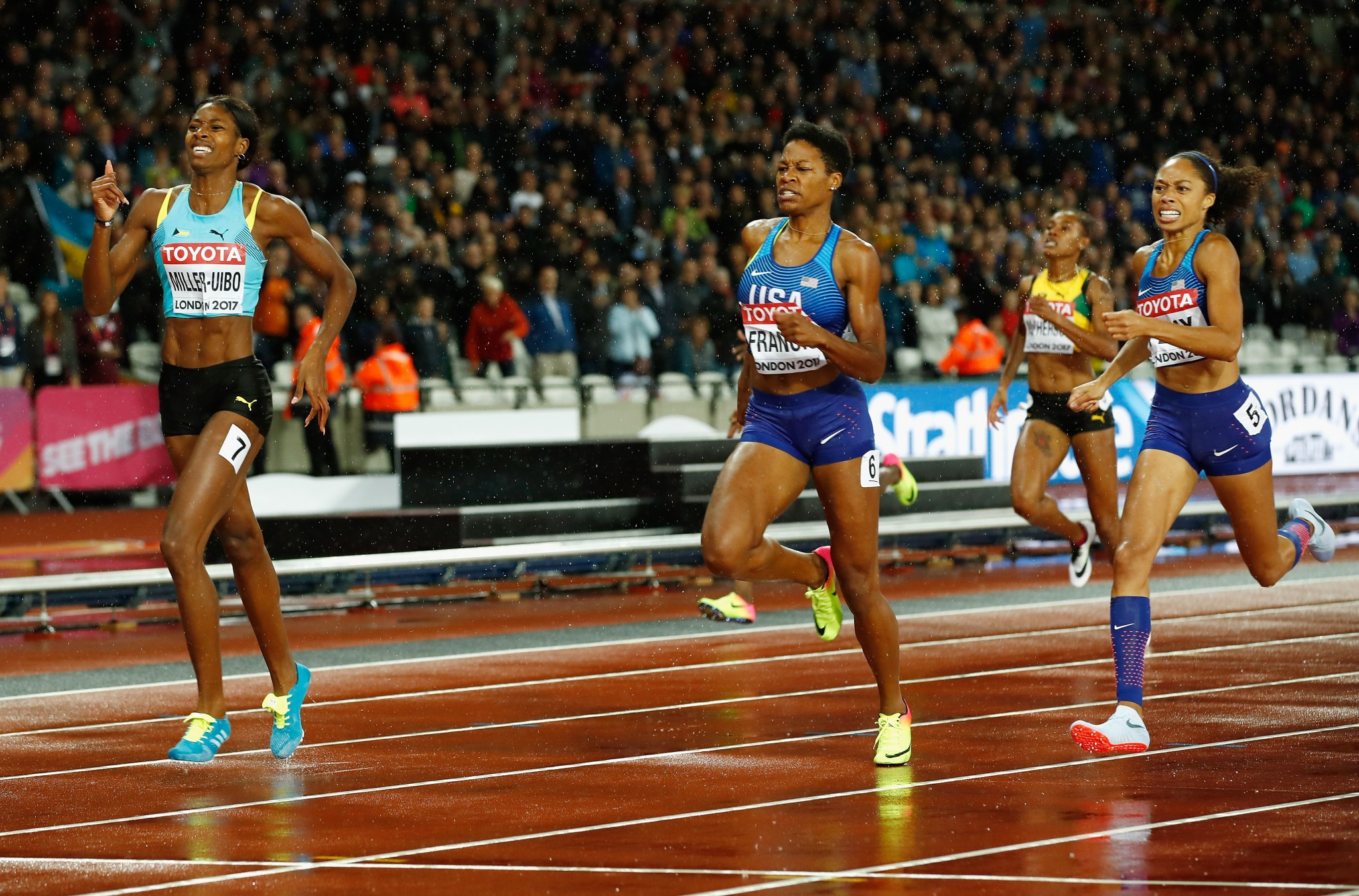 America's Phyllis Francis capitalised after Bahamians Shaunae Miller-Uibo, left, lost all momentum ©Getty Images