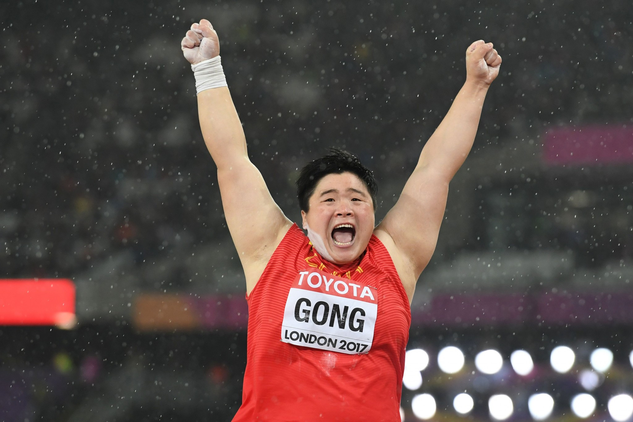 Gong Lijiao produced a huge fifth round effort to win the shot put ©Getty Images