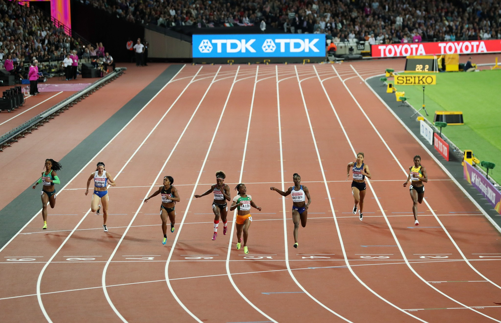 Athletes cross the line in a semi-final of the women's 200m ©Getty Images