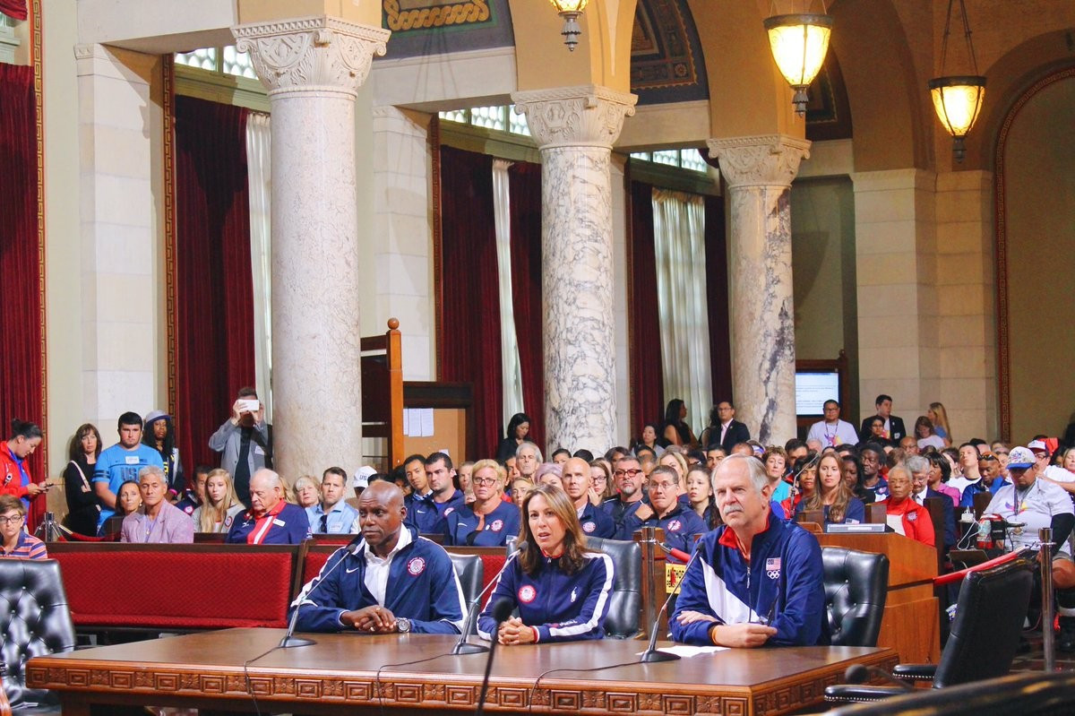 Nine-time Olympic gold medallist Carl Lewis was among more than 50 athletes who turned up to support Los Angeles 2028 as the City Council approved the signing of the Host City Contract ©Twitter