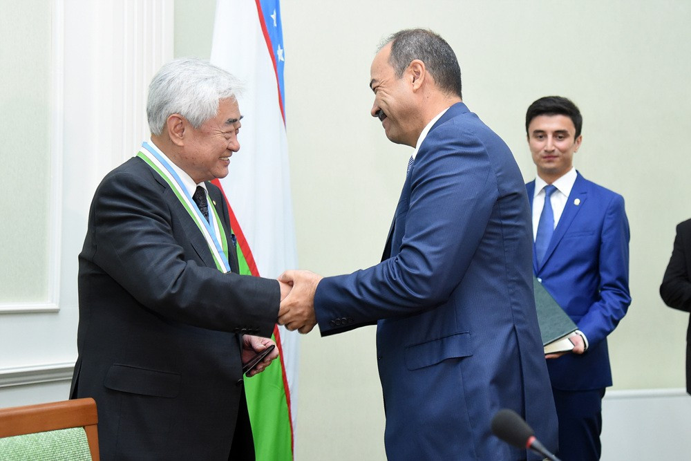 Chungwon Choue meeting with Uzbek Prime Minister Abdulla Aripov ©World Taekwondo