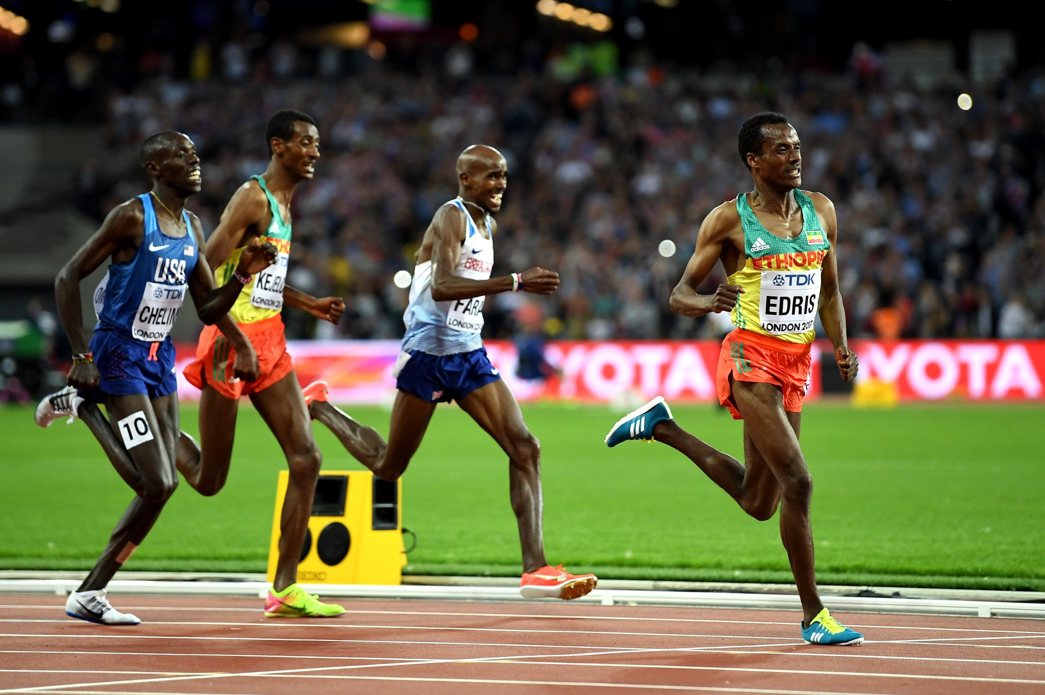 Ethiopia's Muktar Edris sprinted clear on the last lap of the 5,000m to beat Britain's Sir Mo Farah ©Getty Images