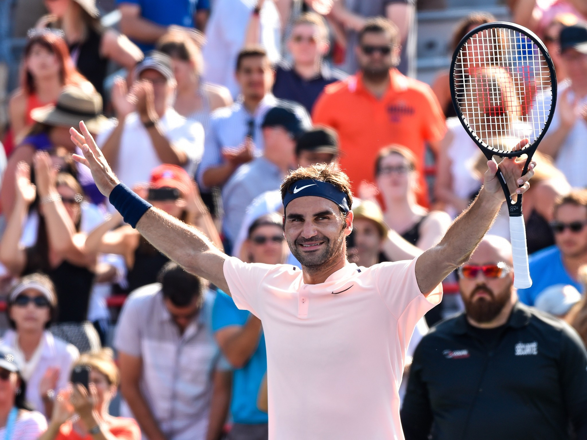 Federer closes in on sixth tournament win of the season in Montreal