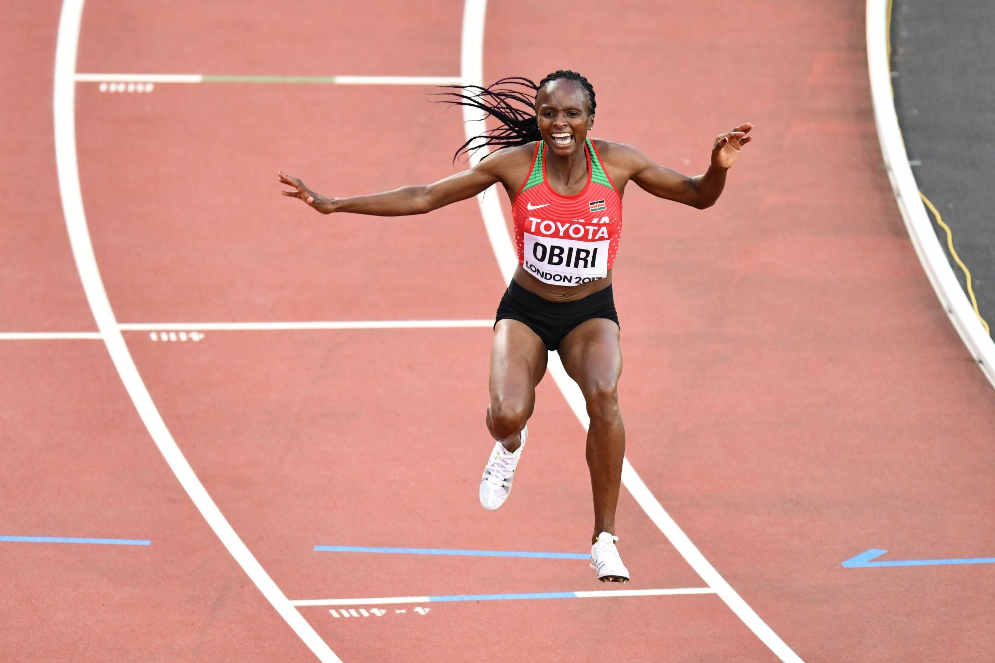 Kenya's Hellen Obiri celebrates winning the 5,000m title ©Getty Images 