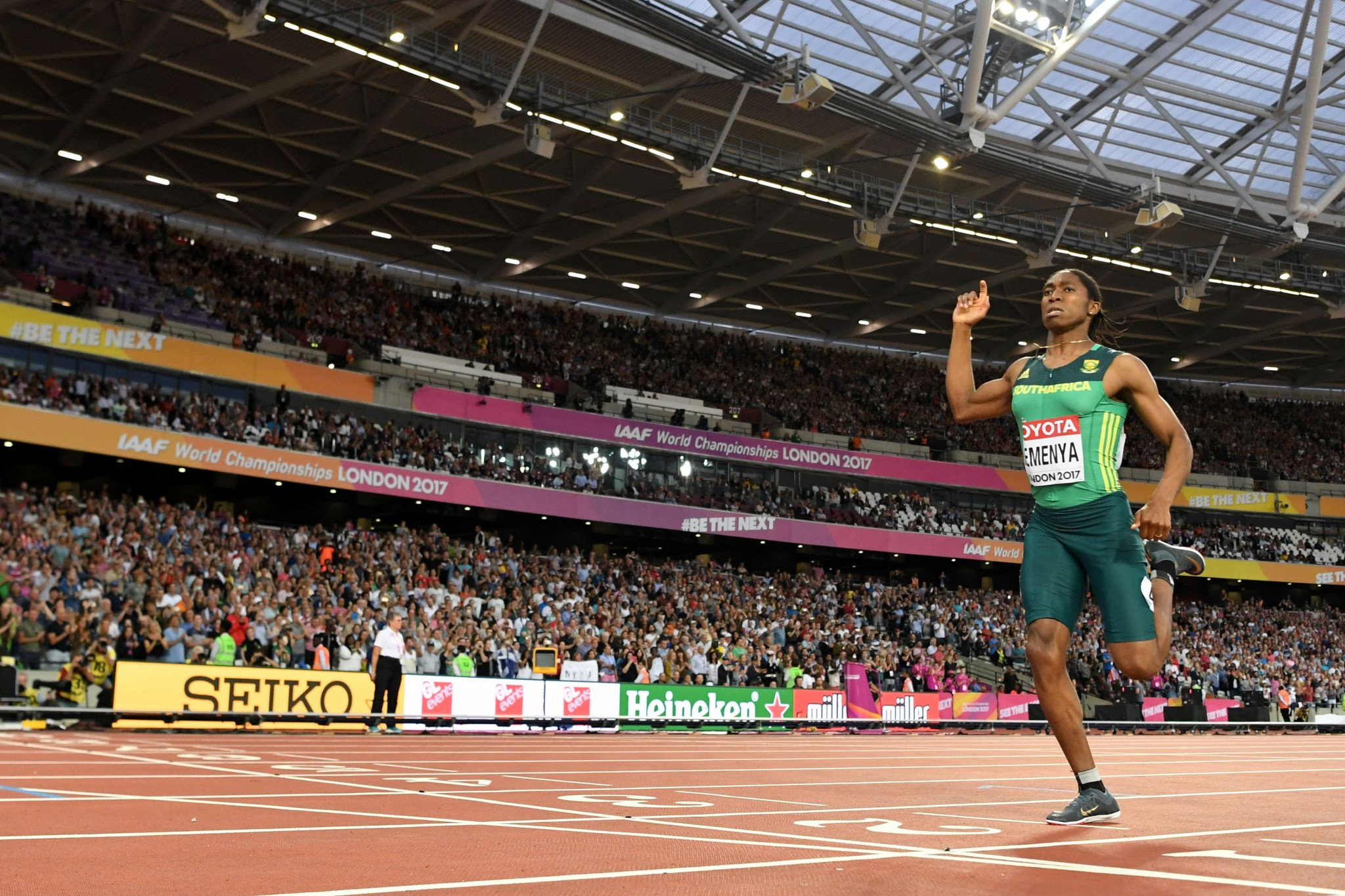 Caster Semenya produced another assured display to win 800m gold ©Getty Images
