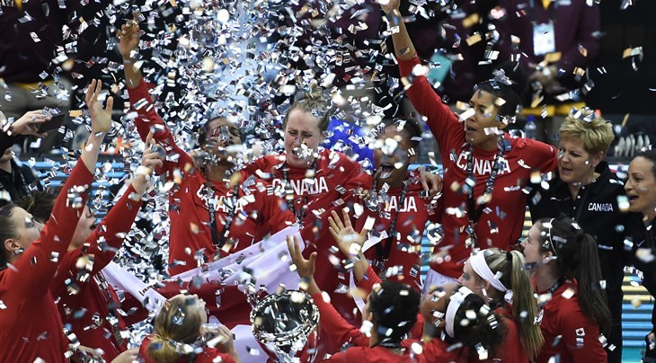 Canada celebrate victory over Argentina in the final ©FIBA