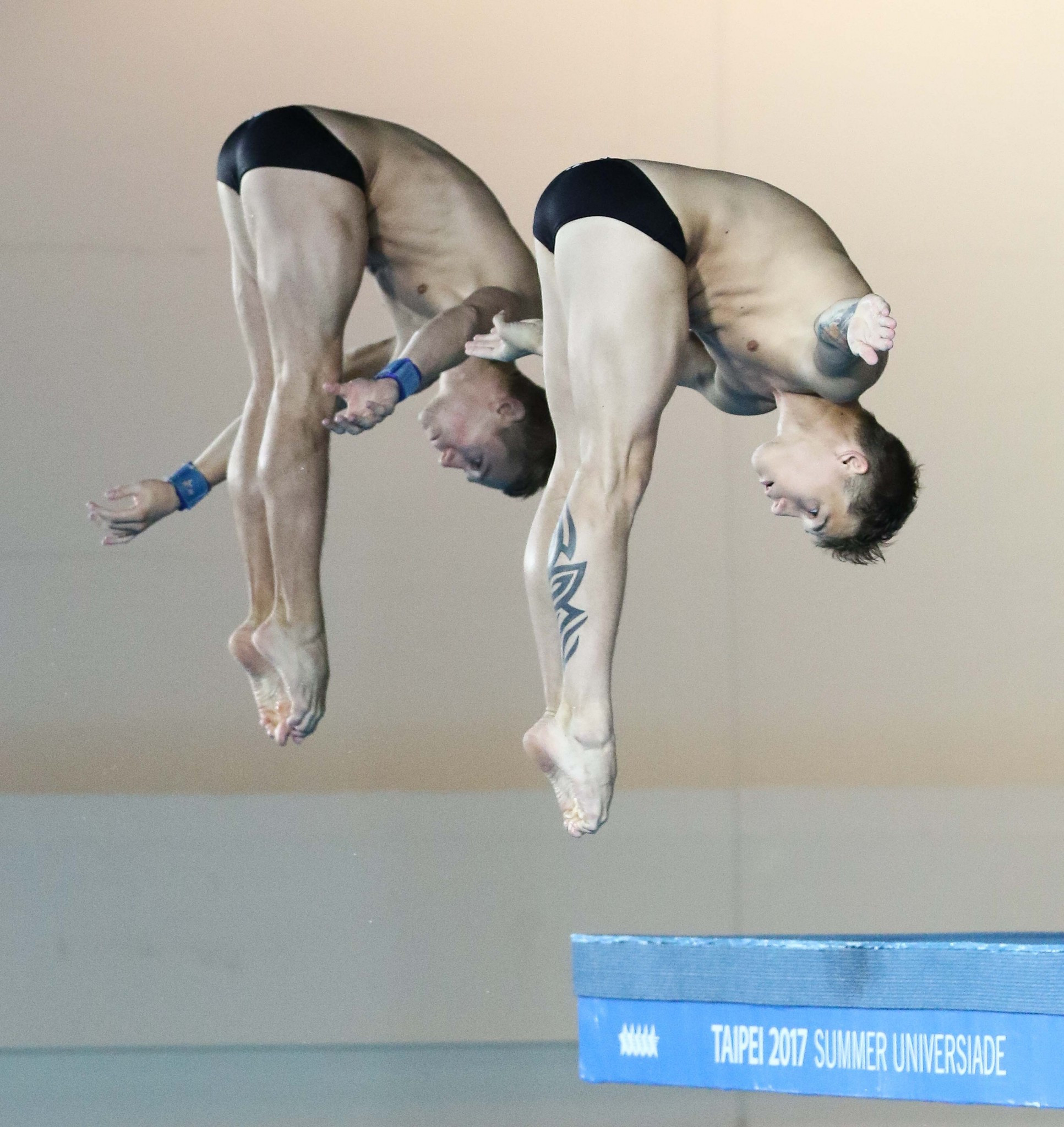 Russia's Roman Izmailov and Nikita Shleikher won the men's 10m synchronised diving gold medal ©Taipei 2017